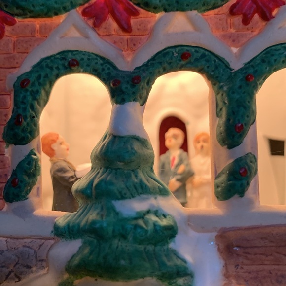 Holiday Expressions Vintage Porcelain Lighted Christmas Wedding Chapel - Picture 2 of 7